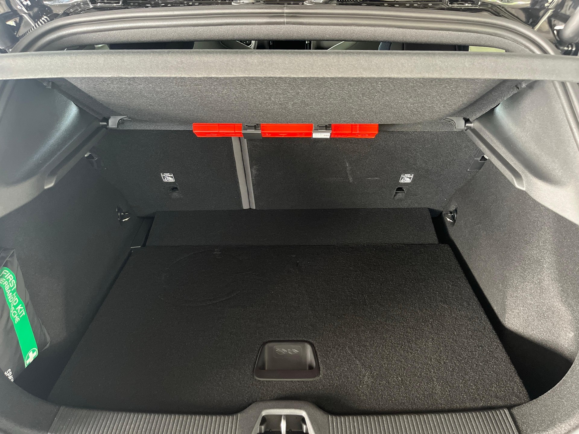 VOLVO EX30 E60 Plus Swiss Black Edition-image-12