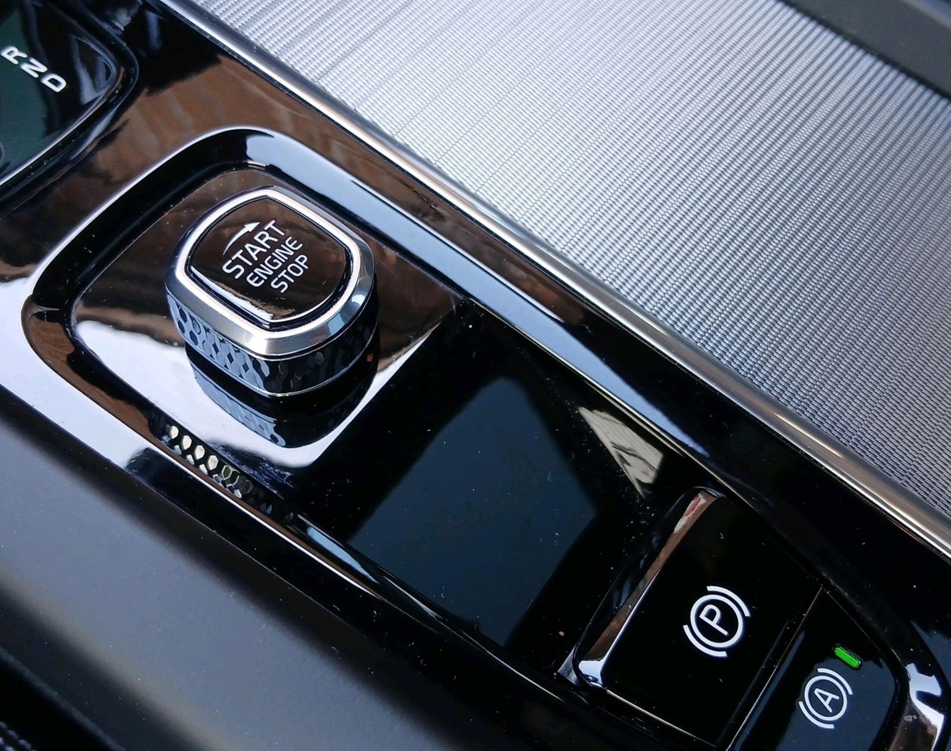 VOLVO XC60 2.0 T8 TE R-Design eAWD-image-20