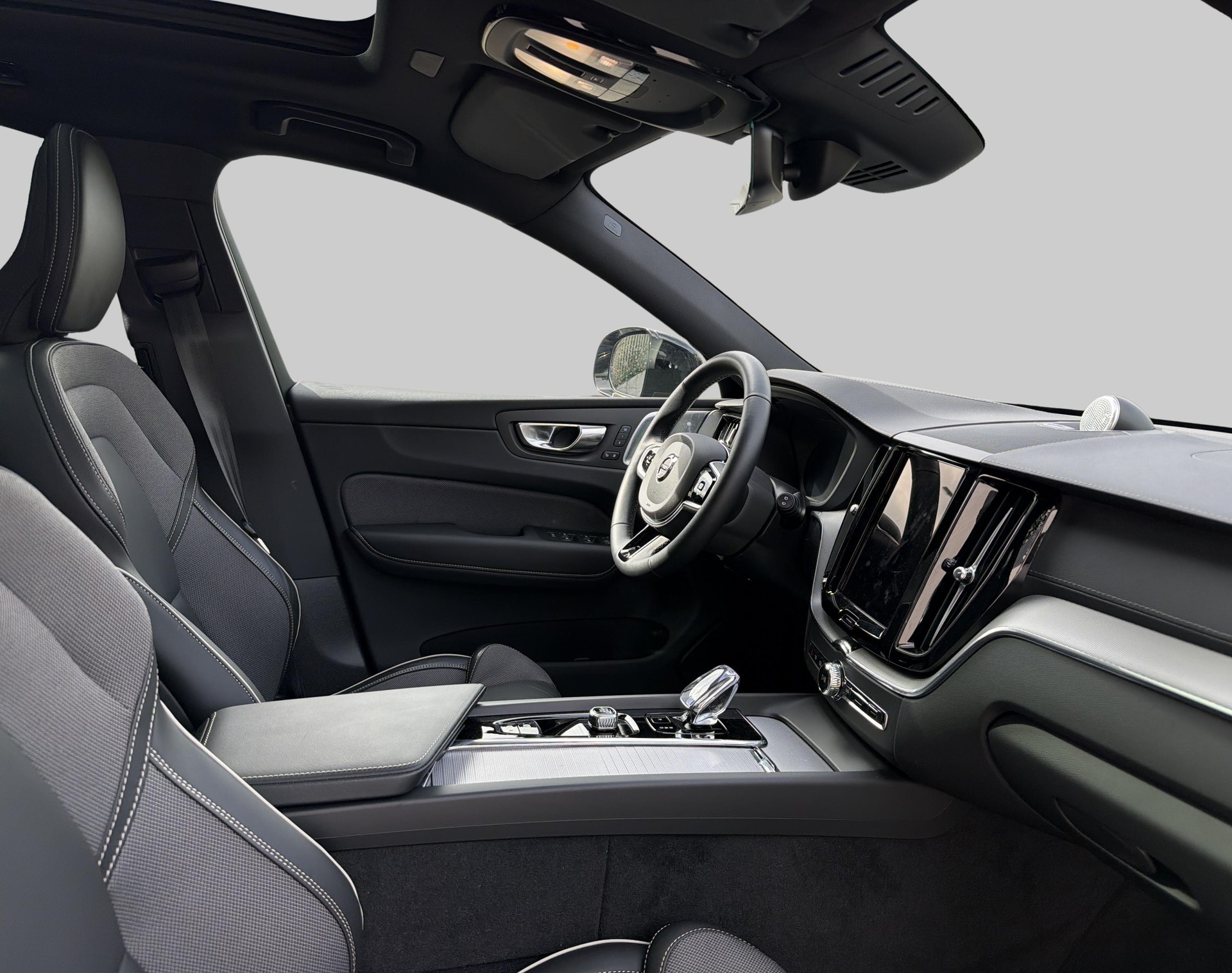 VOLVO XC60 2.0 T8 TE R-Design eAWD-image-4