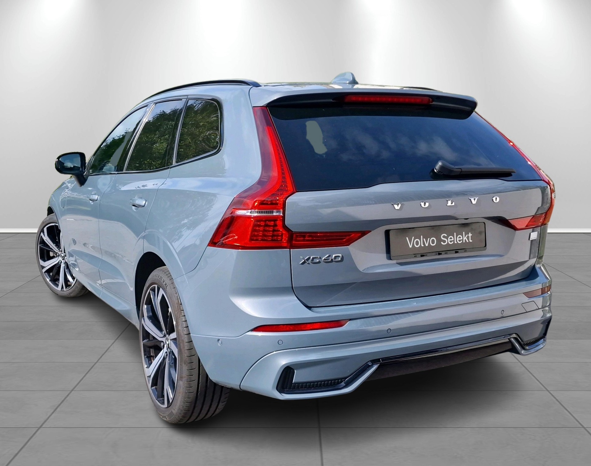 VOLVO XC60 2.0 T8 TE R-Design eAWD-image-1