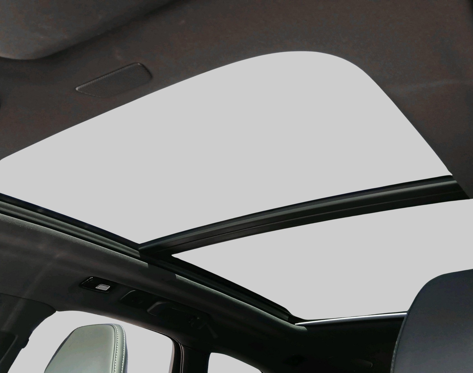 VOLVO XC60 2.0 T8 TE R-Design eAWD-image-18