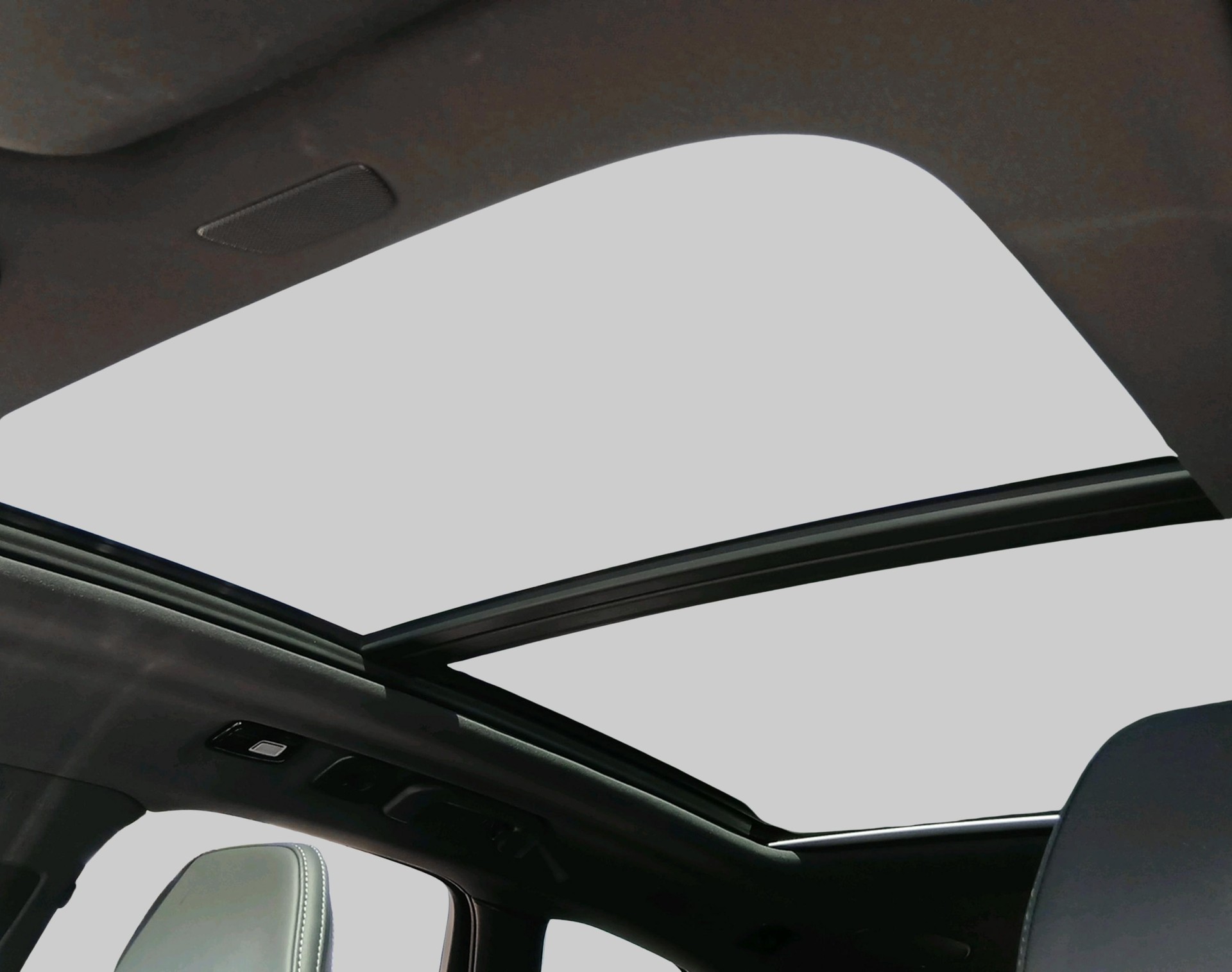 VOLVO XC60 2.0 T8 TE R-Design eAWD-image-16
