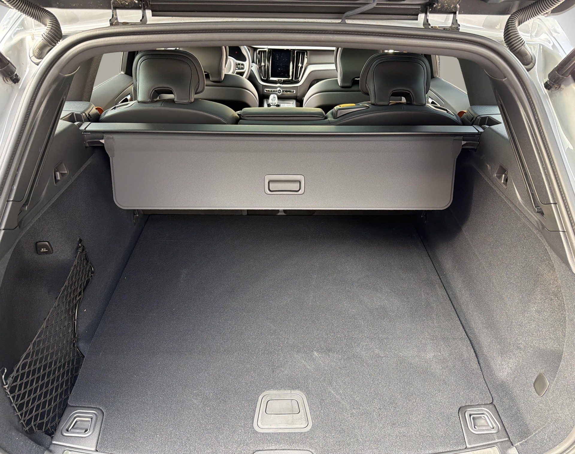 VOLVO XC60 2.0 T8 TE R-Design eAWD-image-13