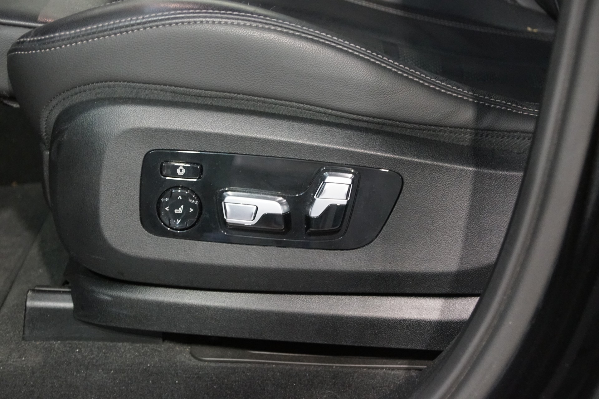 BMW X5 xDrive 48V 40d M Sport Steptronic-image-12
