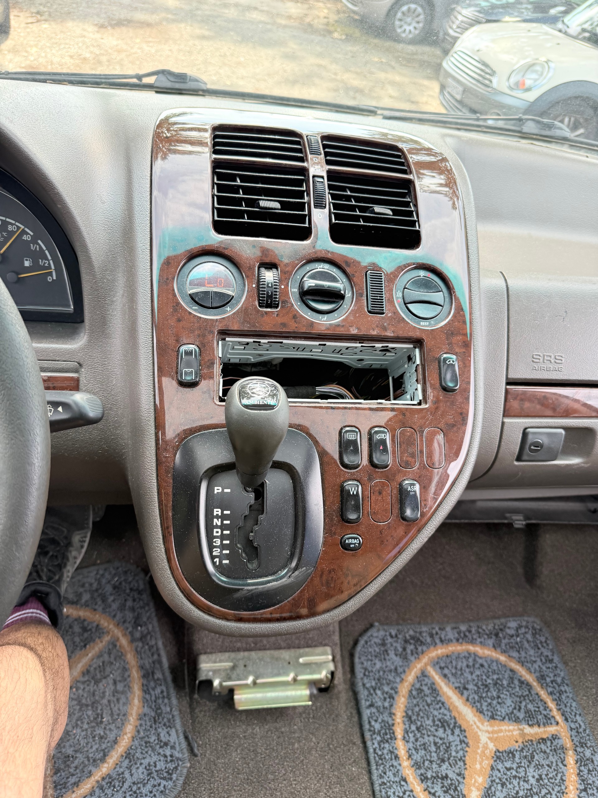 MERCEDES-BENZ V 220 CDI Fashion-image-13