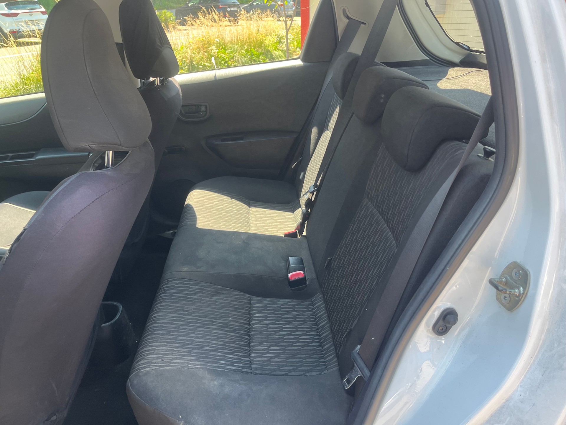 TOYOTA Yaris 1.0 Terra-image-7