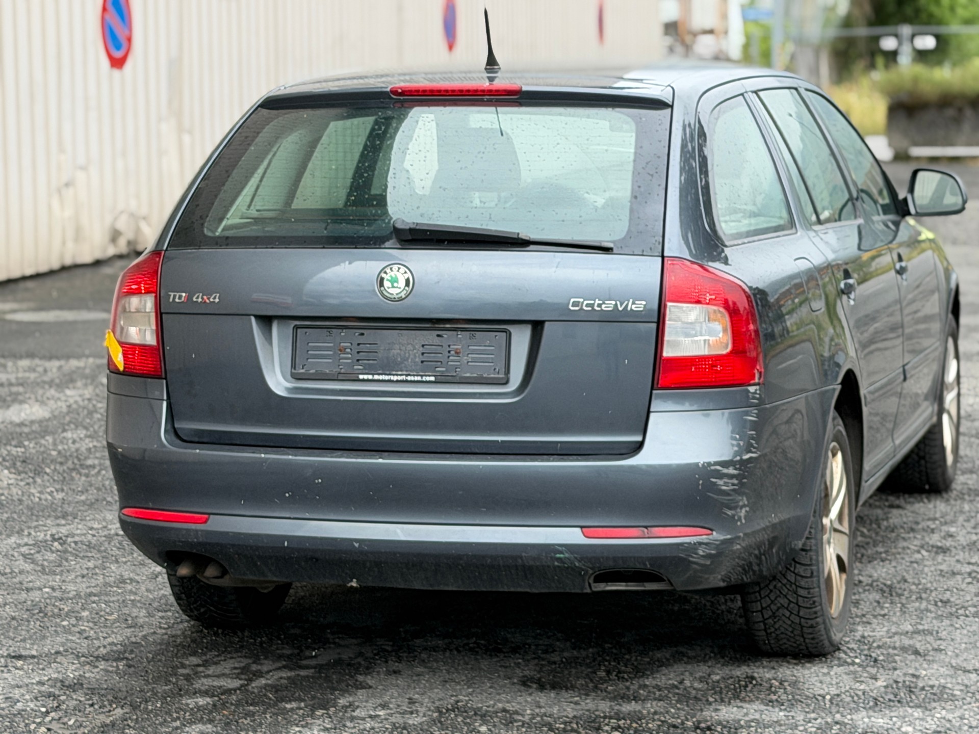 SKODA Octavia Combi 2.0 TDI Swiss Adventure 4x4-image-3