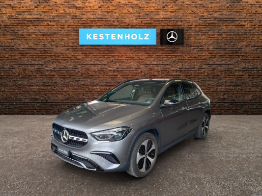 MERCEDES-BENZ GLA 200 7G-DCT