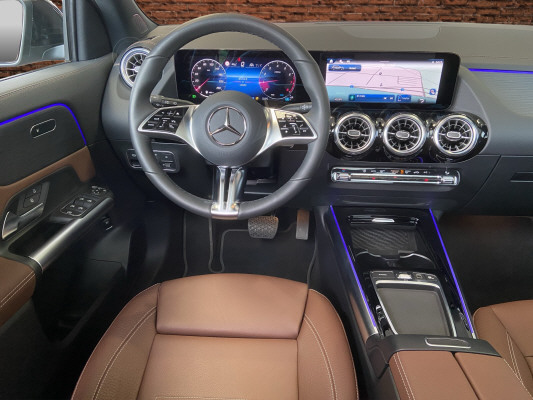 MERCEDES-BENZ GLA 200 7G-DCT-image-10