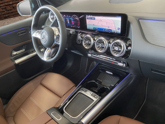 MERCEDES-BENZ GLA 200 7G-DCT-image-14