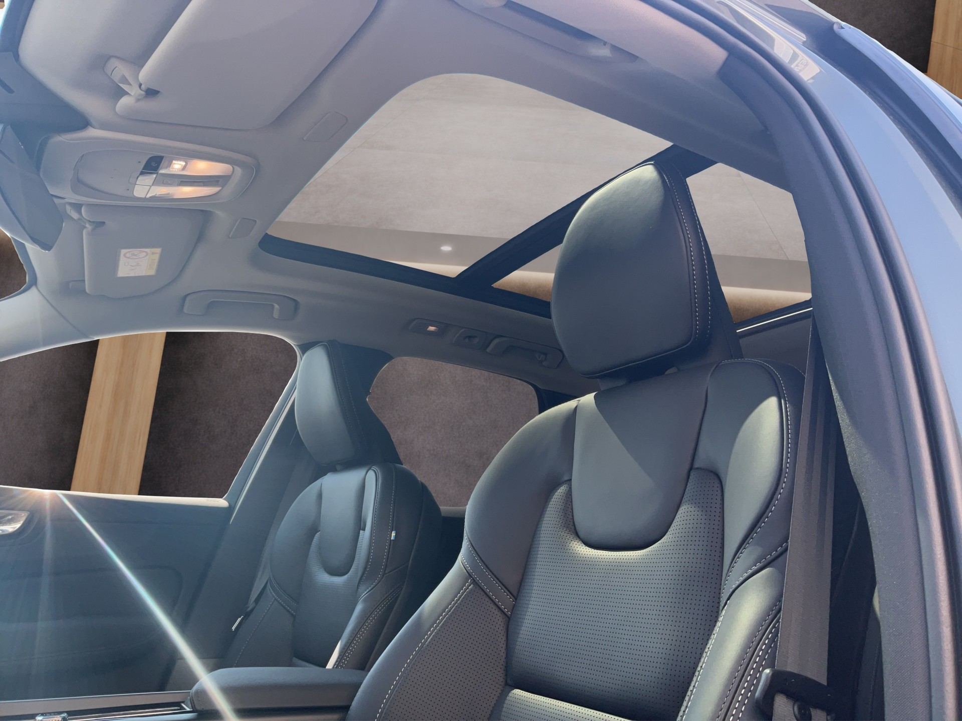 VOLVO XC60 2.0 B5 MH Ultra Dark AWD-image-13