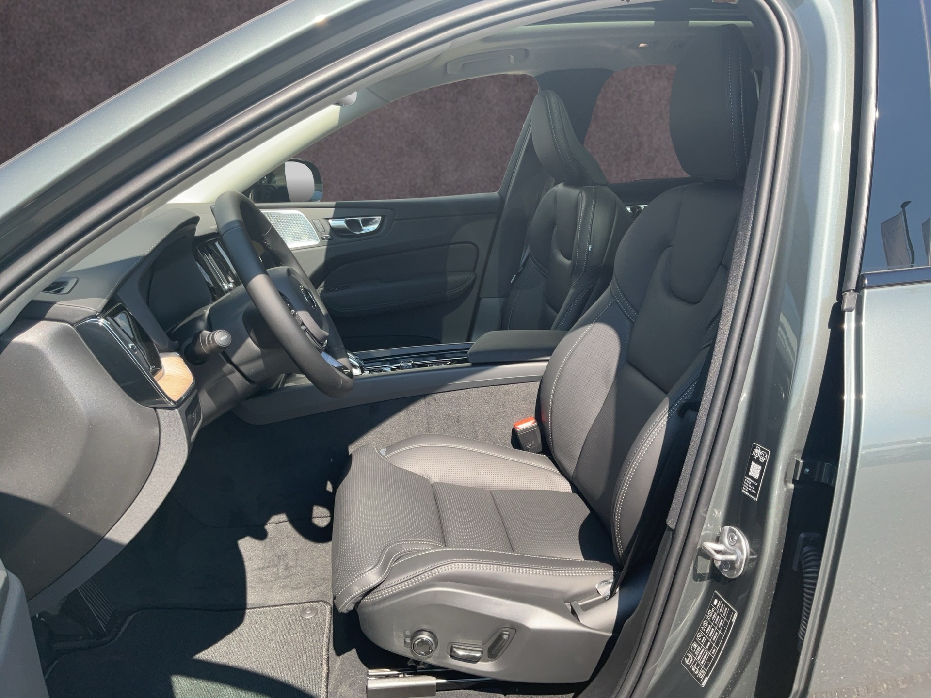 VOLVO XC60 2.0 B5 MH Ultra Dark AWD-image-10
