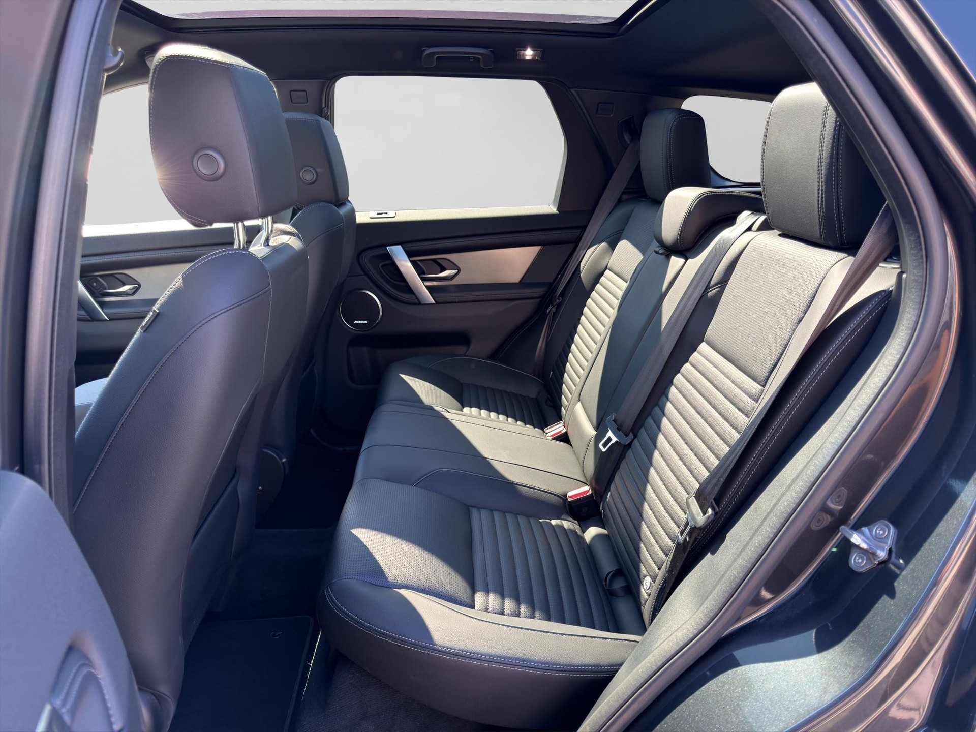 LAND ROVER Discovery Sport 1.5 T 270e Dynamic SE-image-6