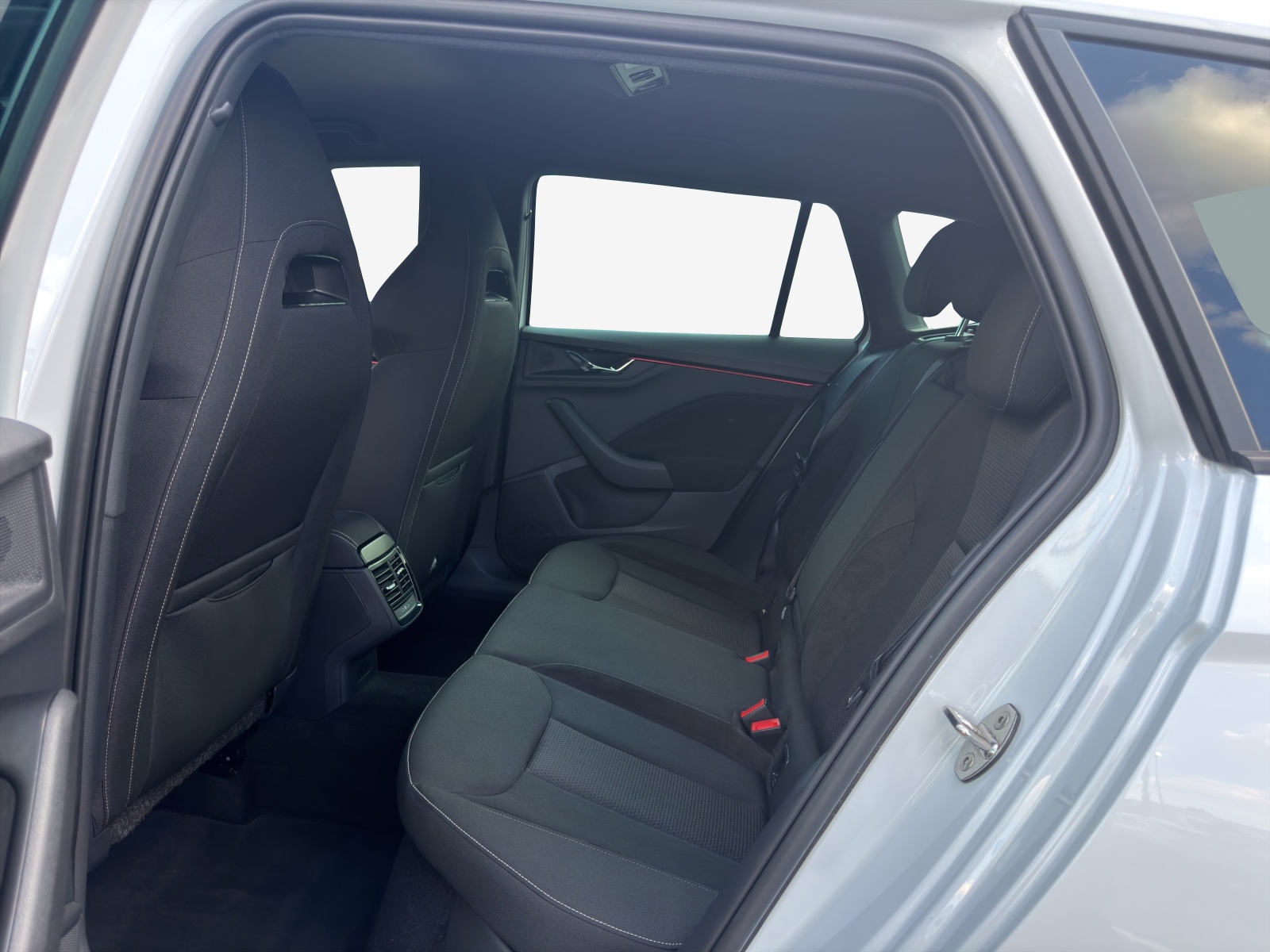 SKODA Kamiq 1.0 TSI Dynamic DSG-image-11