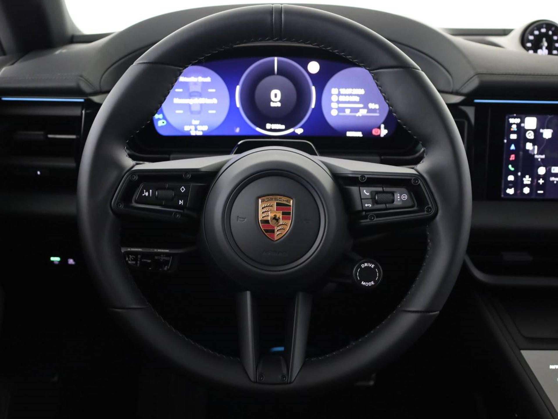 PORSCHE Macan 4S-image-3