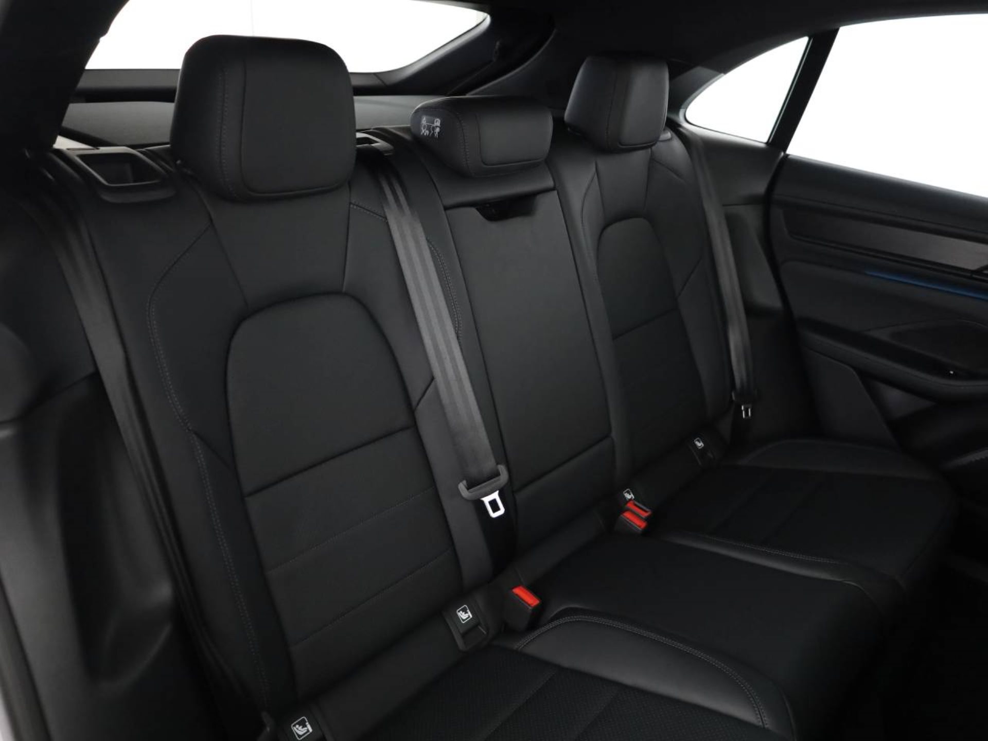 PORSCHE Macan 4S-image-17