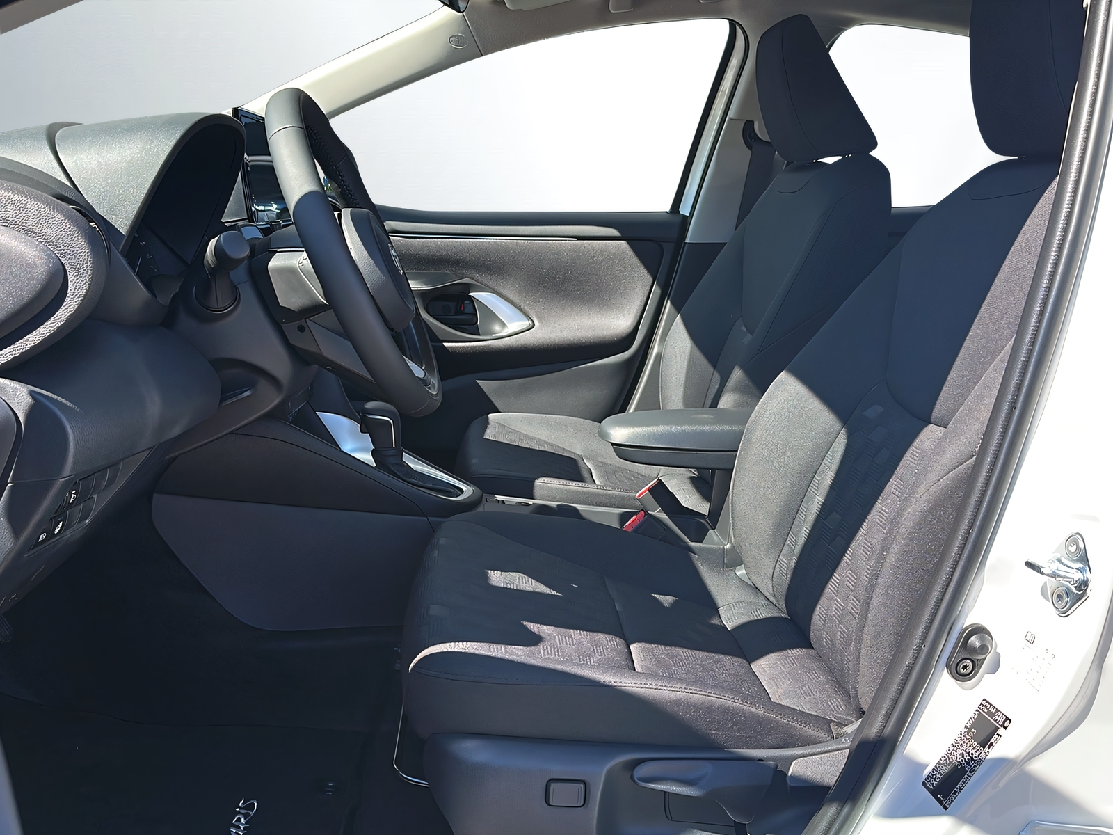 TOYOTA Yaris 1.5 Comfort e-CVT-image-3