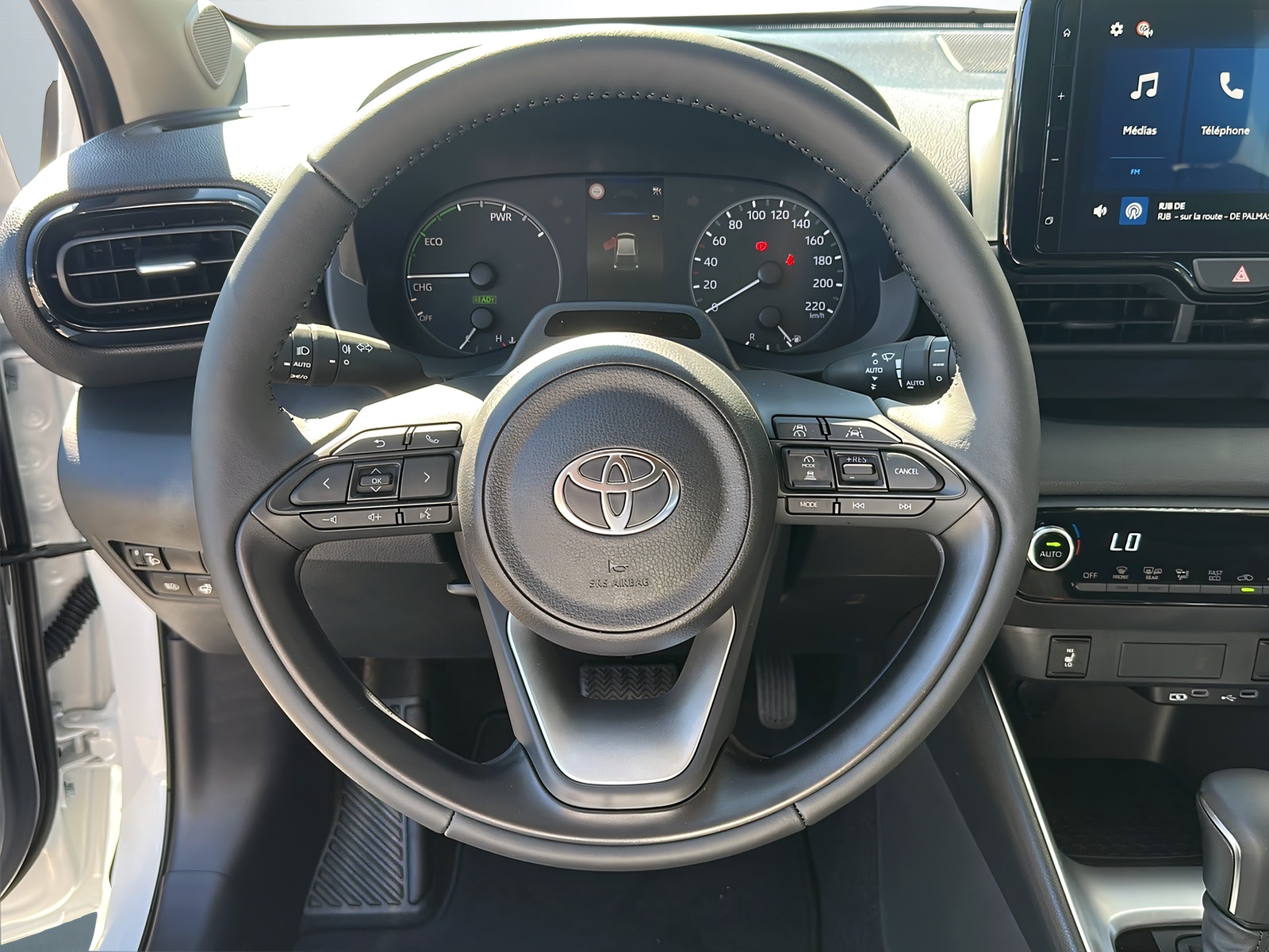 TOYOTA Yaris 1.5 Comfort e-CVT-image-6