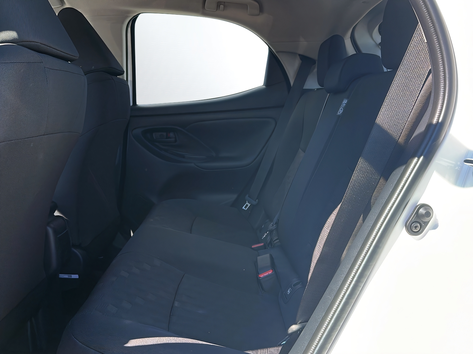 TOYOTA Yaris 1.5 Comfort e-CVT-image-8