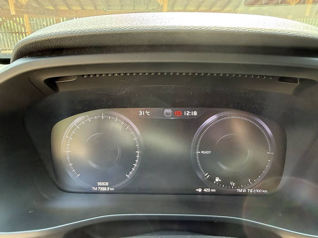 VOLVO XC40-image-3