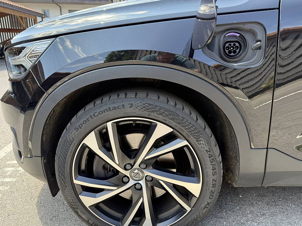 VOLVO XC40-image-2