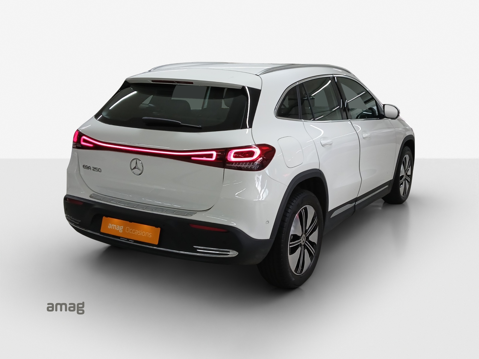 MERCEDES-BENZ EQA 250-image-5