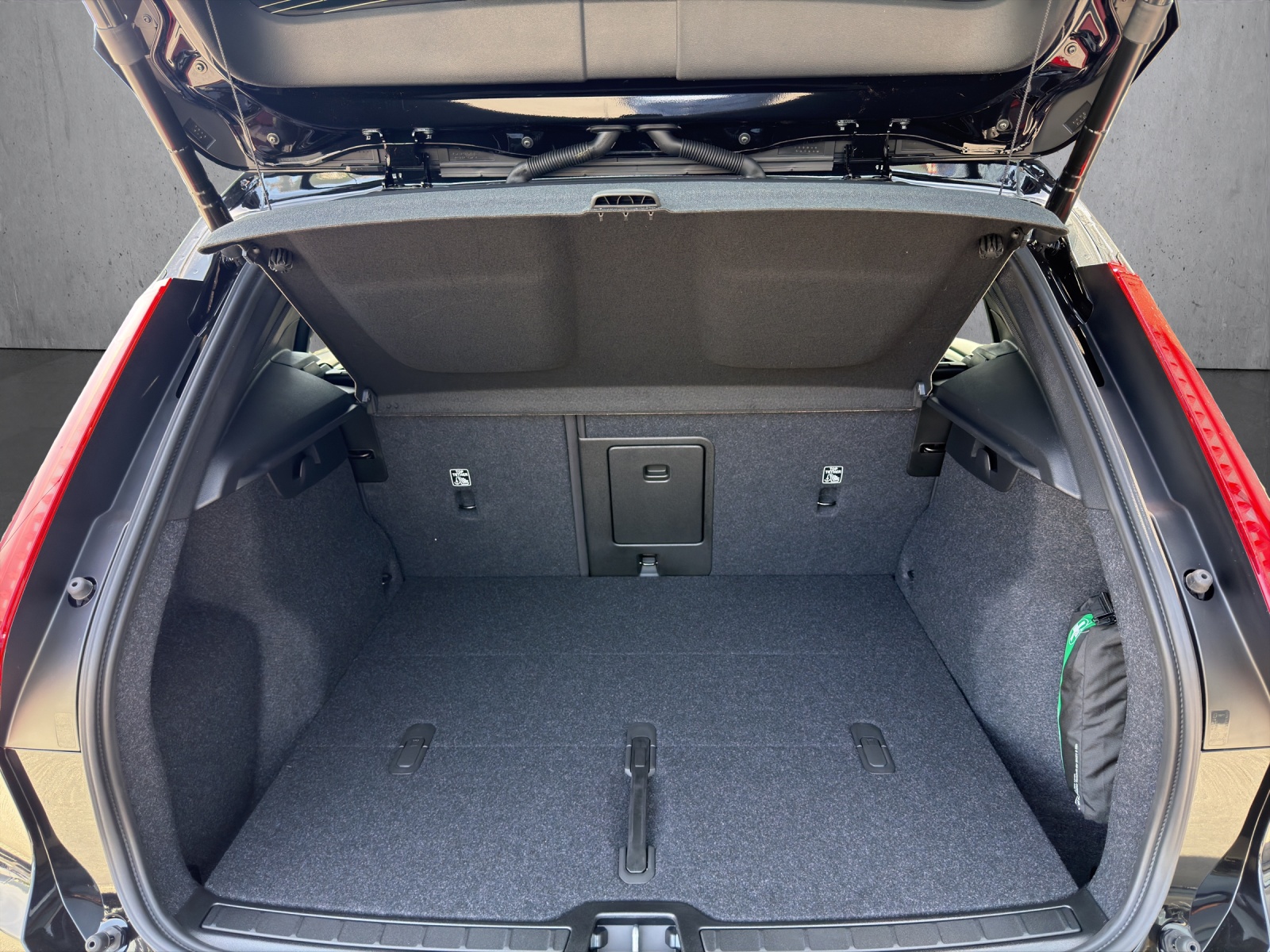 VOLVO EX40 Twin Black Edition AWD-image-17