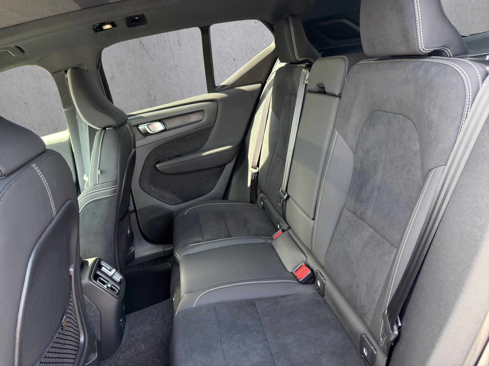 VOLVO EX40 Twin Black Edition AWD-image-14