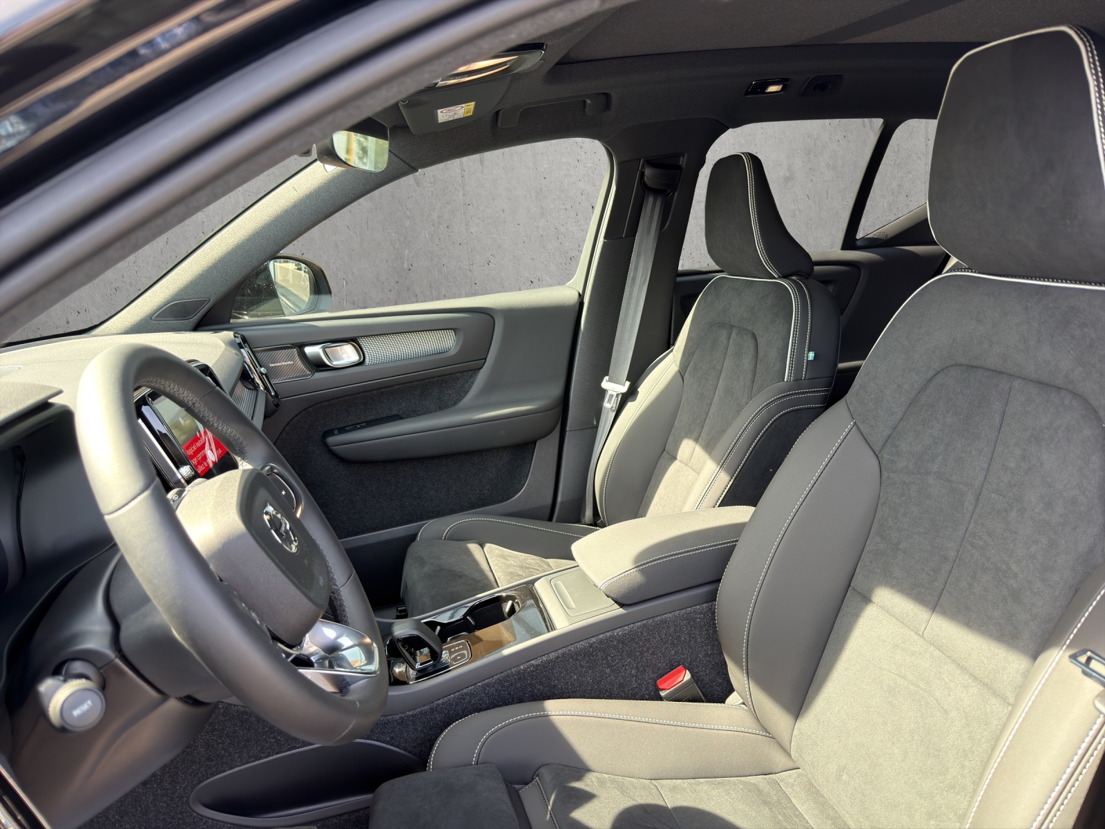 VOLVO EX40 Twin Black Edition AWD-image-9
