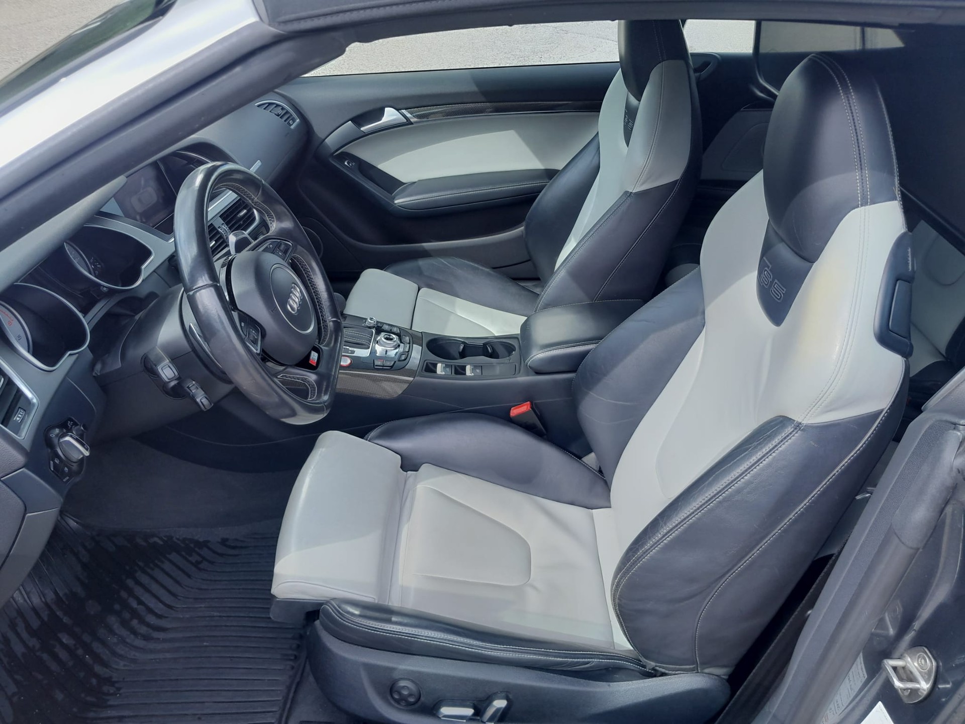 AUDI S5 Cabrio 3.0 TFSI quattro S-tronic-image-4