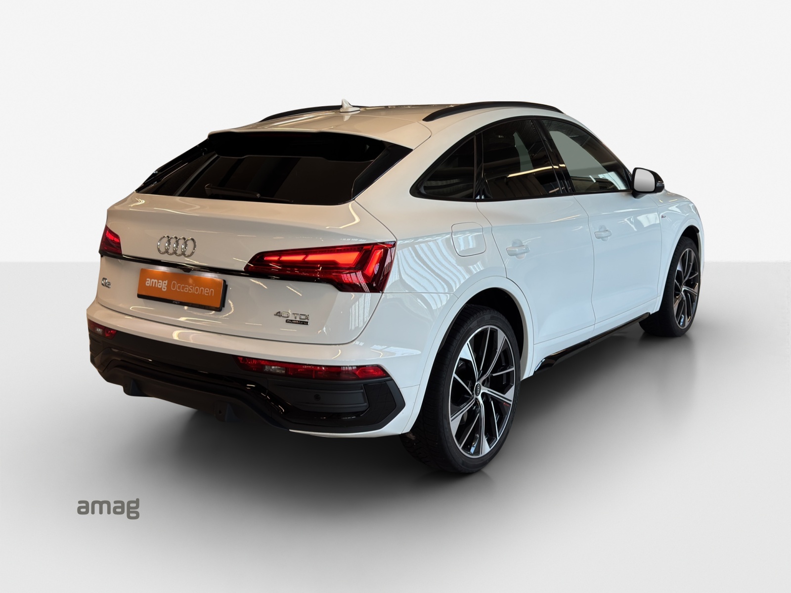 AUDI Q5 Sportback 40 TDI Blackedition quattro S-tronic-image-4