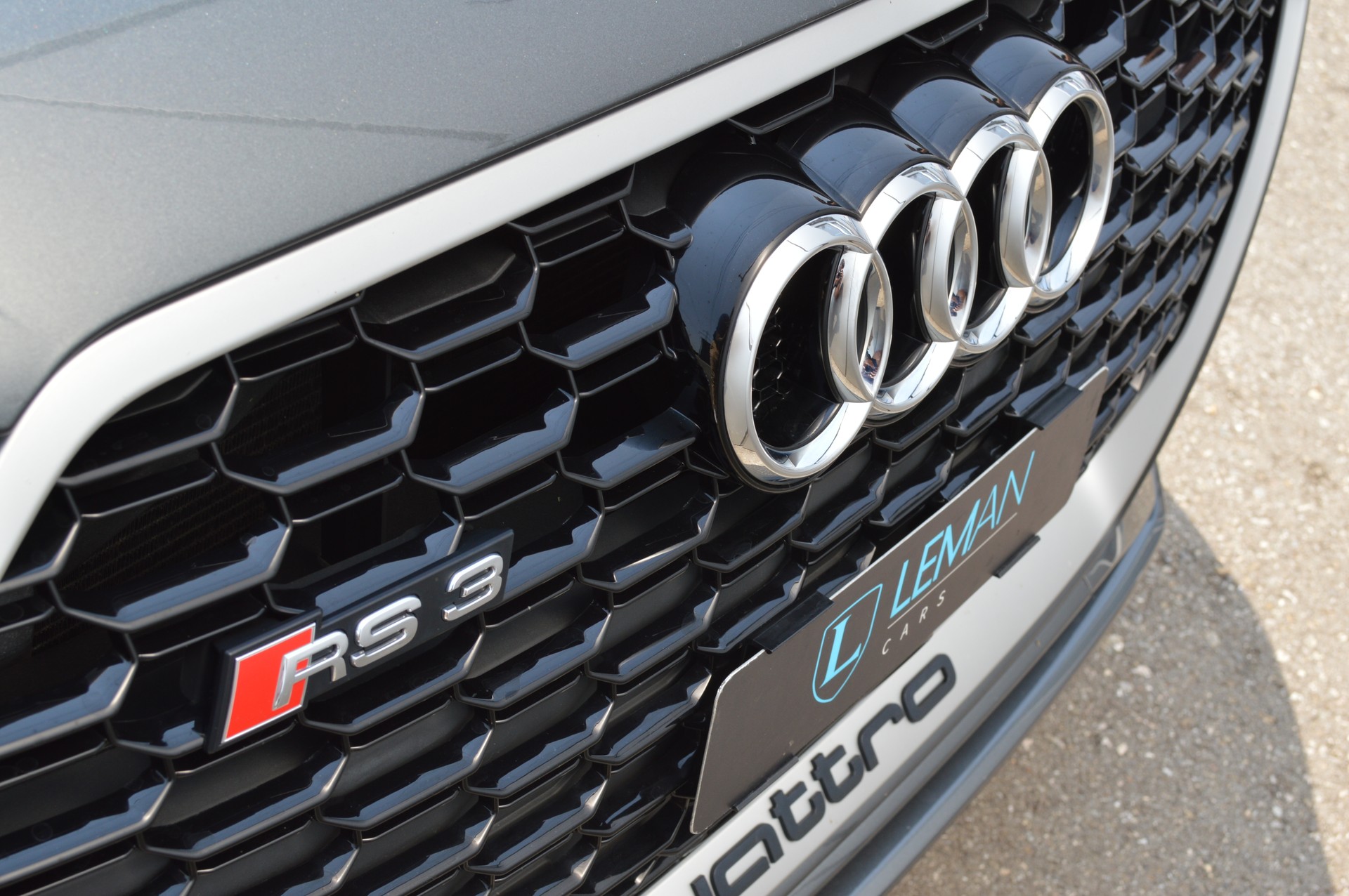 AUDI RS3 Sportback 2.5 TSI quattro S-tronic-image-23