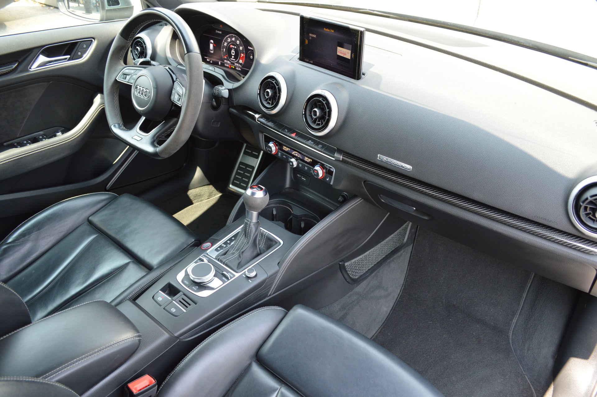AUDI RS3 Sportback 2.5 TSI quattro S-tronic-image-15