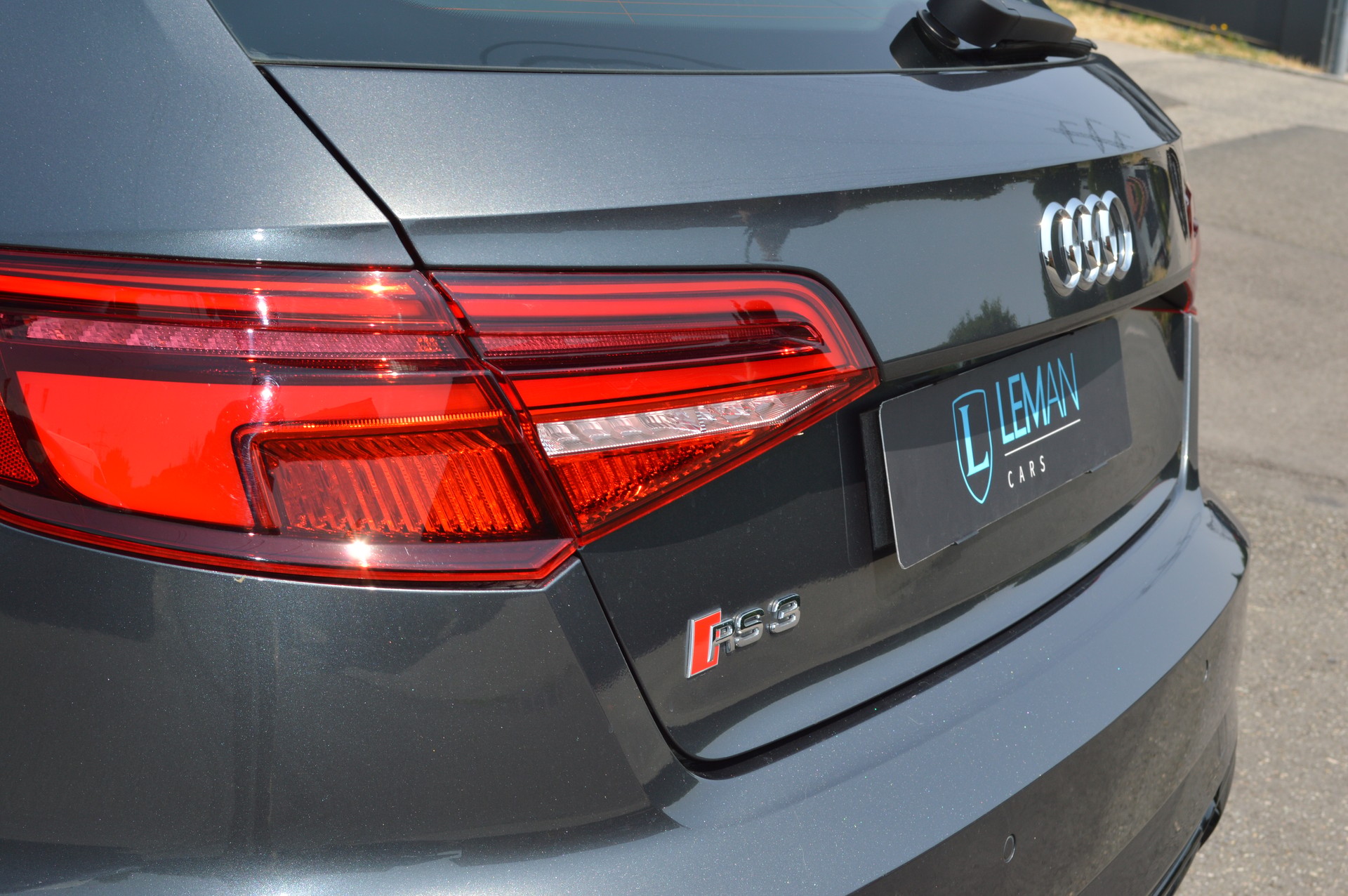 AUDI RS3 Sportback 2.5 TSI quattro S-tronic-image-24
