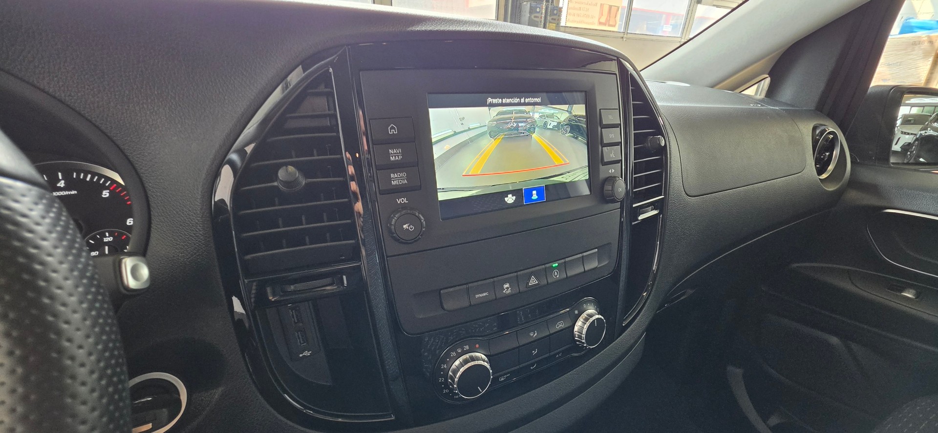 MERCEDES-BENZ Vito 116 CDI Lang Select Tourer 4Matic 9G-Tronic-image-9