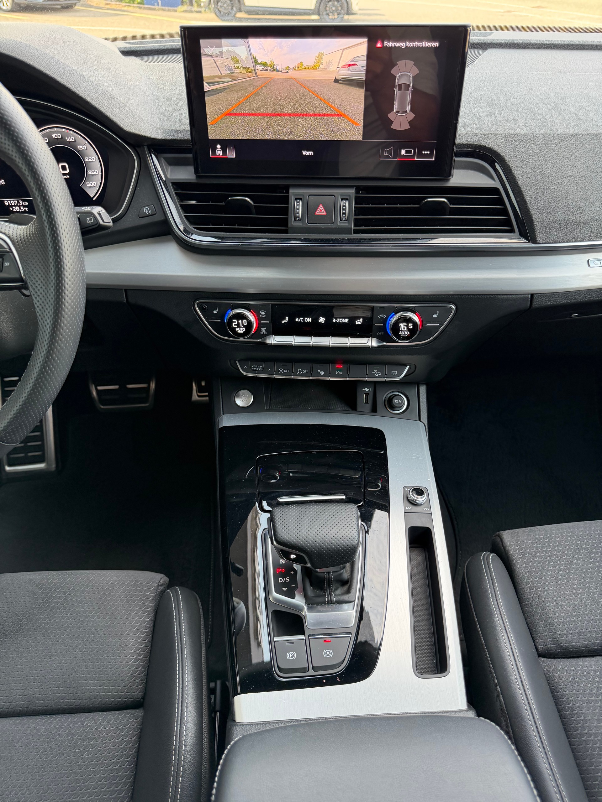 AUDI Q5 2.0 45 TFSI S Line quattro S-Tronic-image-21