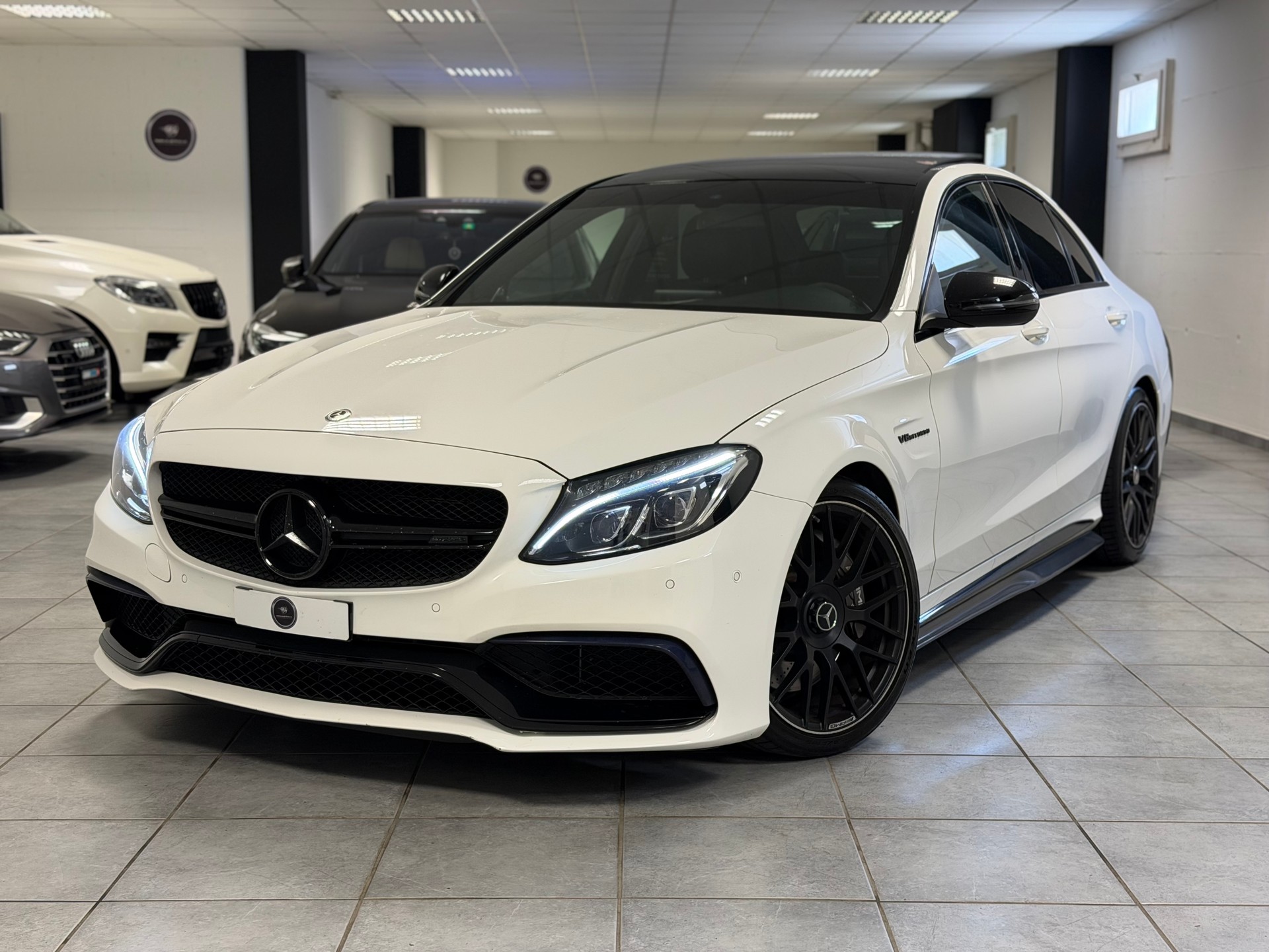 MERCEDES-BENZ C 63 AMG Speedshift-image-1