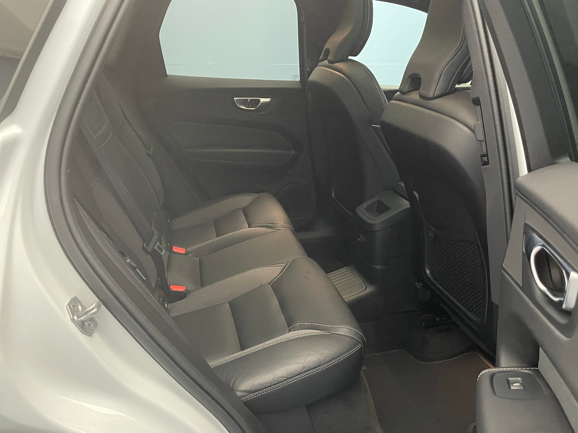 VOLVO XC60 2.0 T8 TE R-Design eAWD-image-7