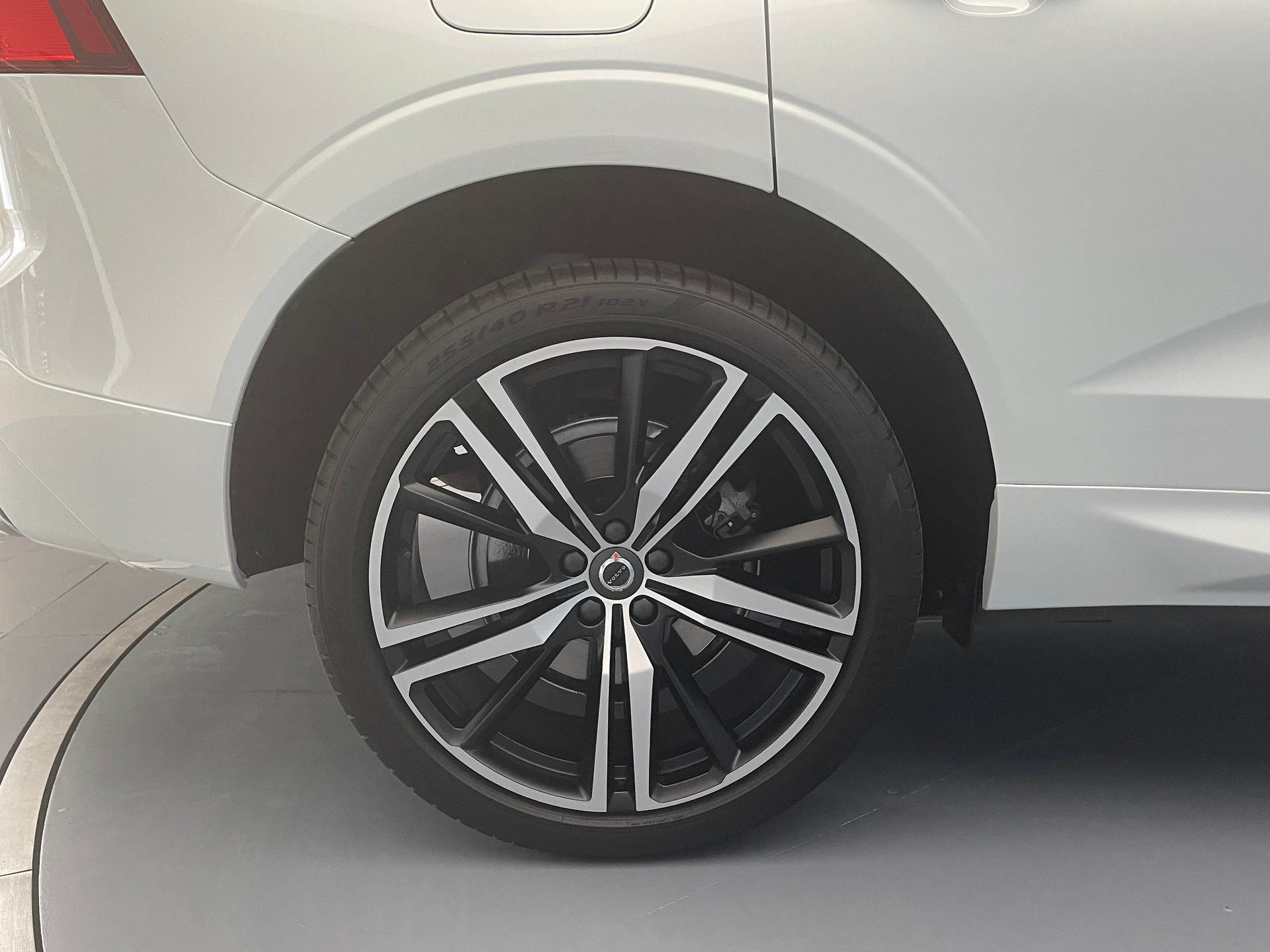 VOLVO XC60 2.0 T8 TE R-Design eAWD-image-6