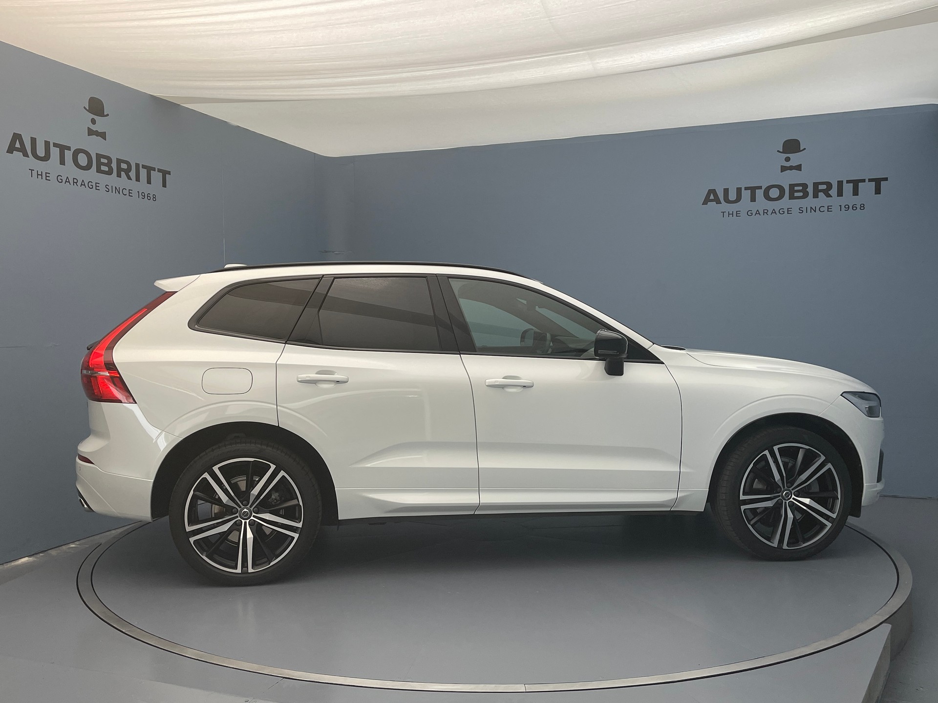 VOLVO XC60 2.0 T8 TE R-Design eAWD-image-3