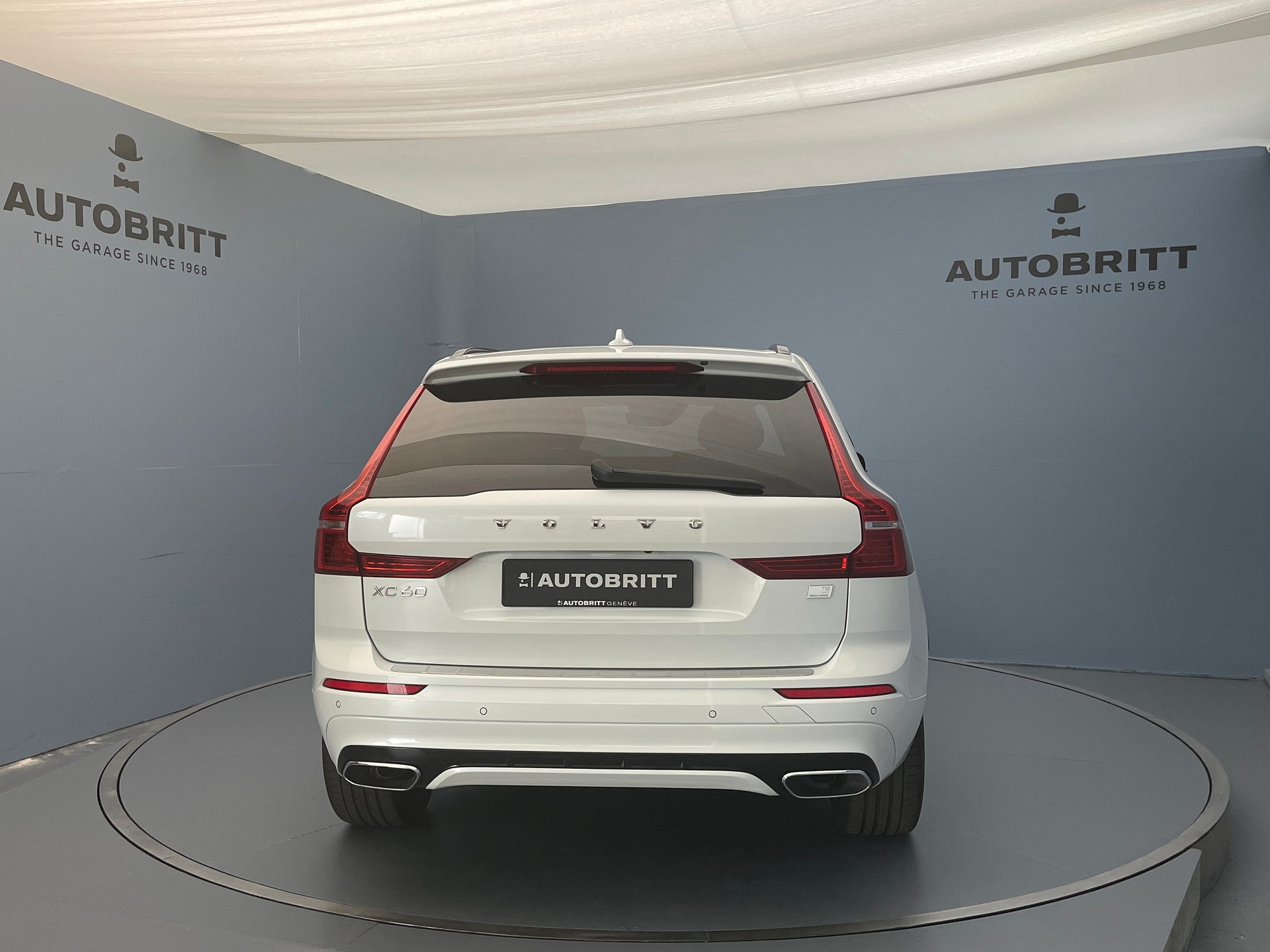VOLVO XC60 2.0 T8 TE R-Design eAWD-image-2