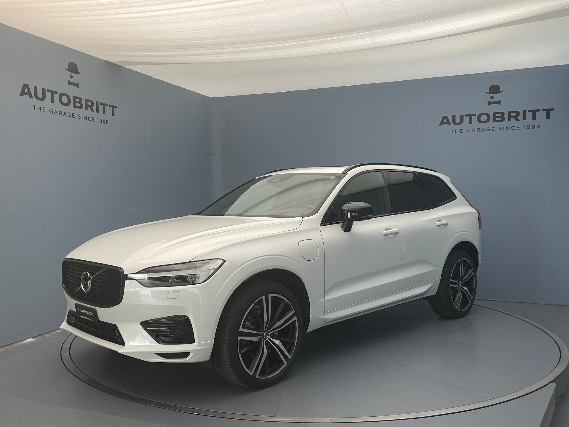 VOLVO XC60 2.0 T8 TE R-Design eAWD-image-0