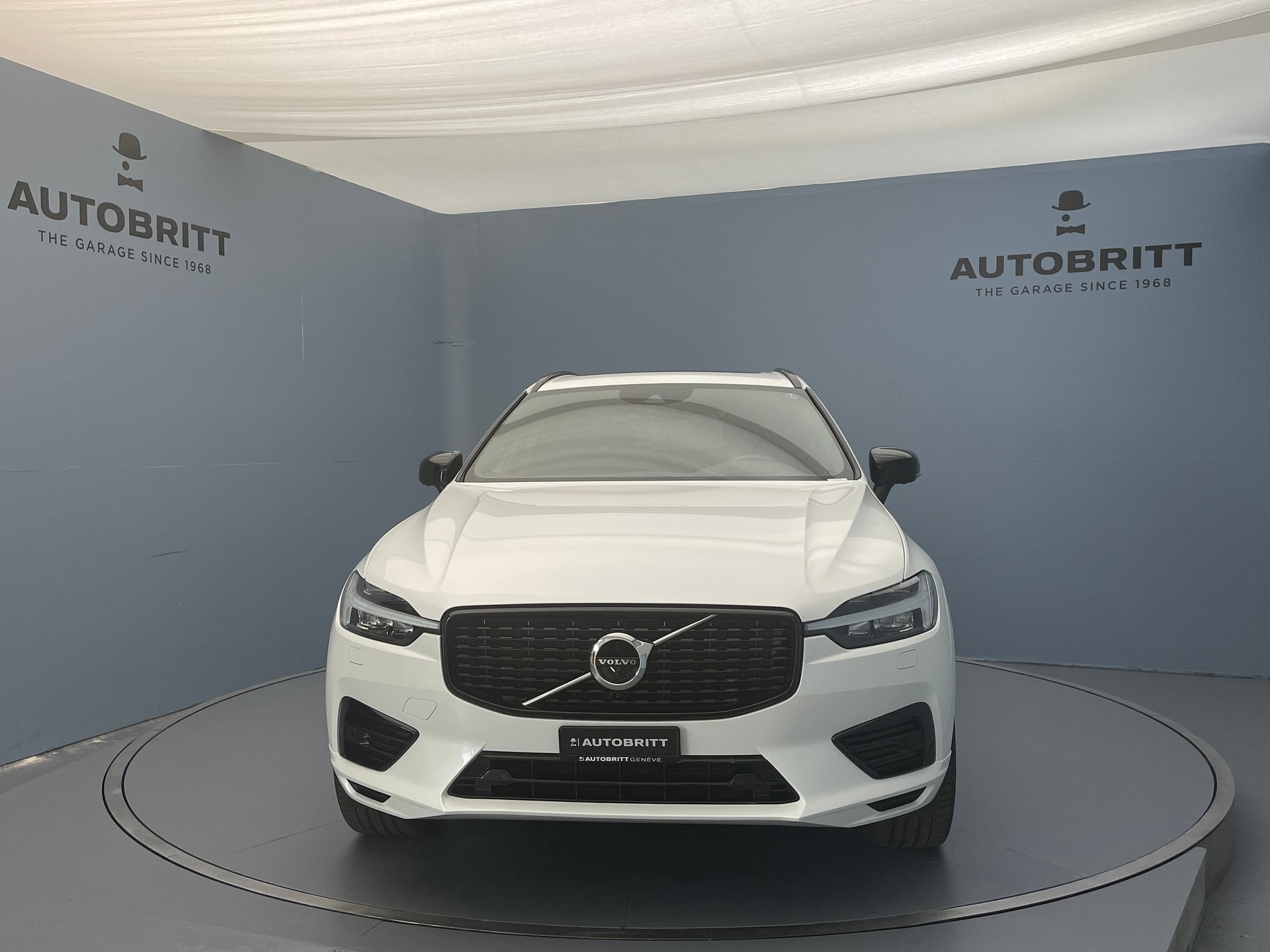 VOLVO XC60 2.0 T8 TE R-Design eAWD-image-1