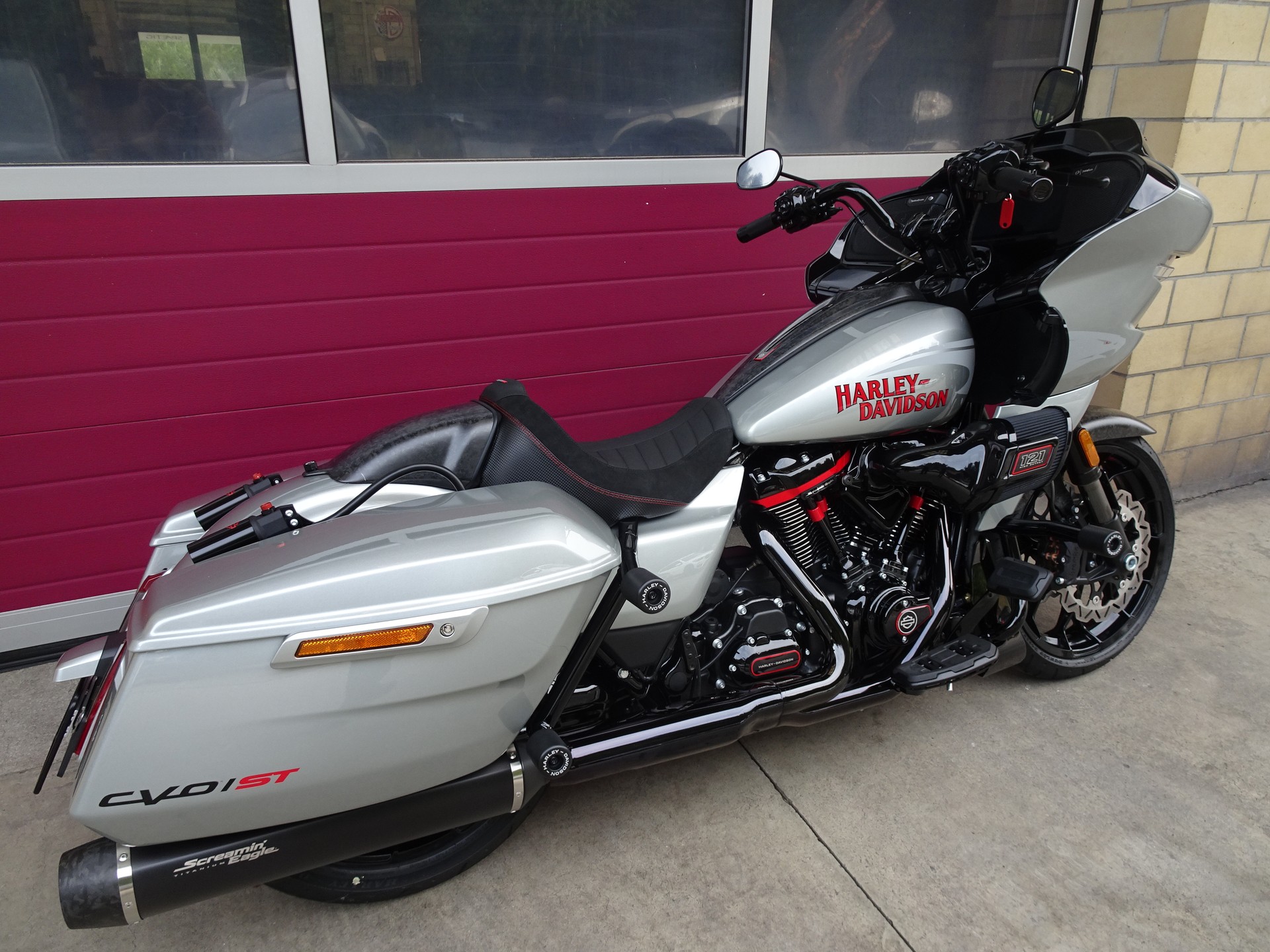 HARLEY-DAVIDSON FLTRXSTSE Road Glide ST 121 CVO-showroom-element-3