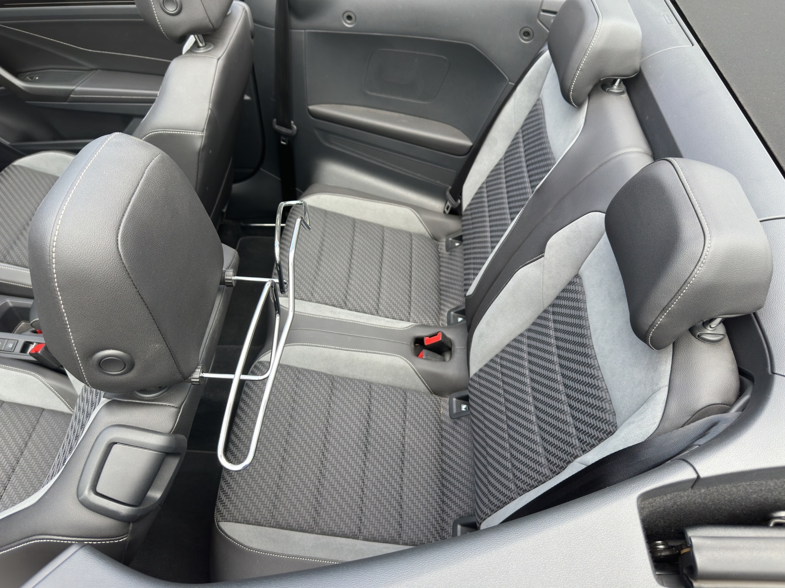VW T-Roc Cabriolet 1.5 TSI EVO R-Line DSG-image-11