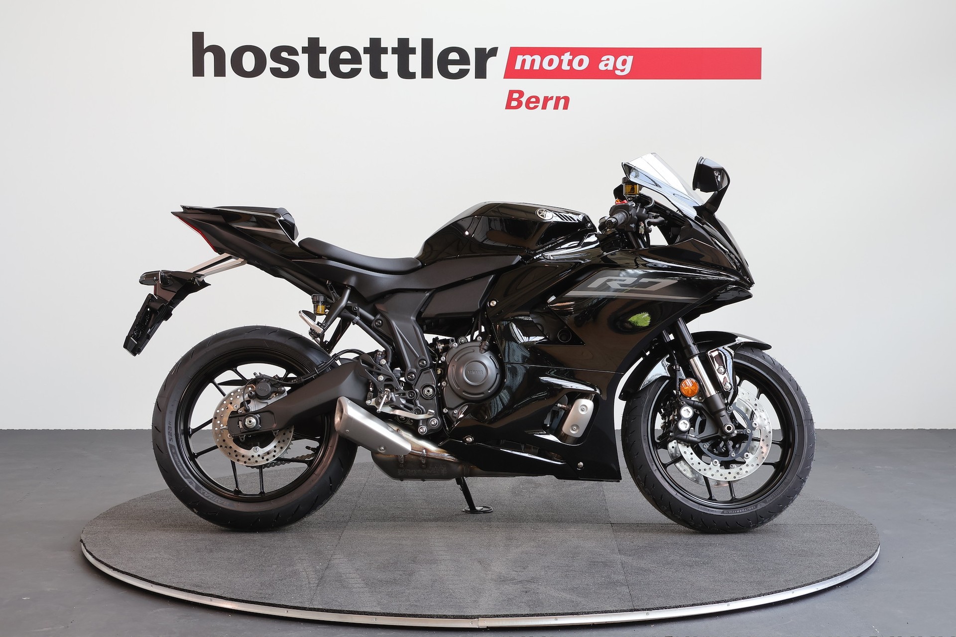 YAMAHA R7-showroom-element-1