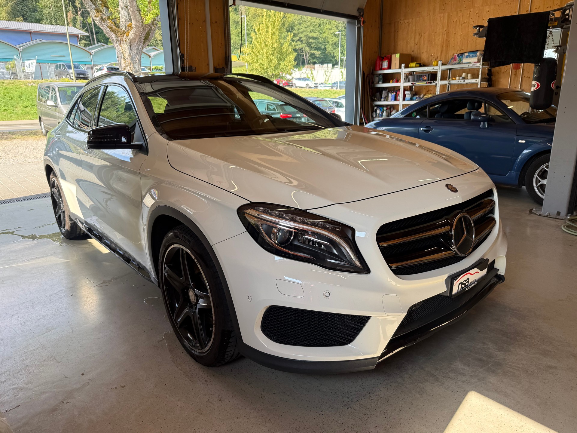 MERCEDES-BENZ GLA 250 AMG Line 4Matic 7G-DCT-image-2