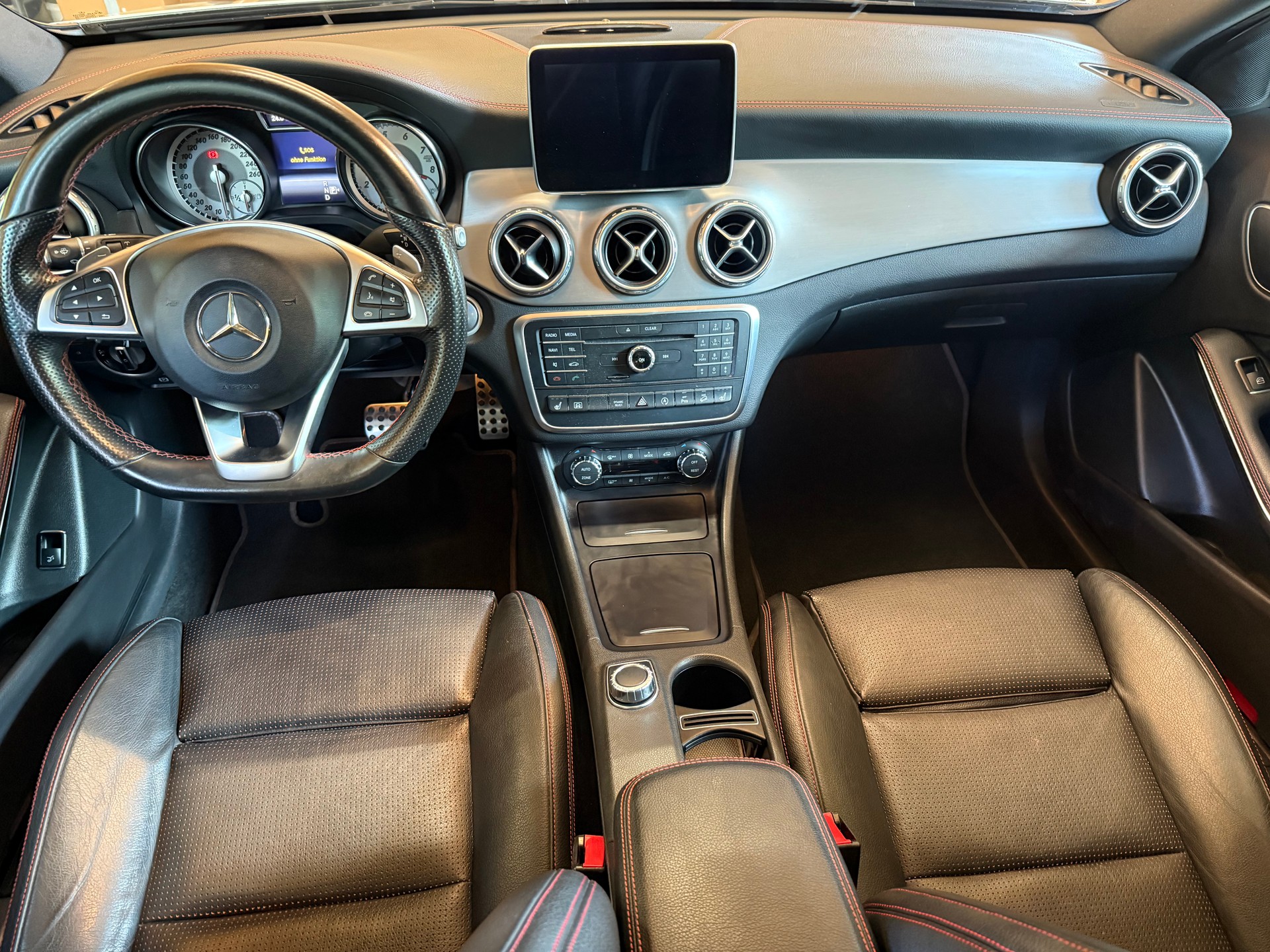 MERCEDES-BENZ GLA 250 AMG Line 4Matic 7G-DCT-image-8
