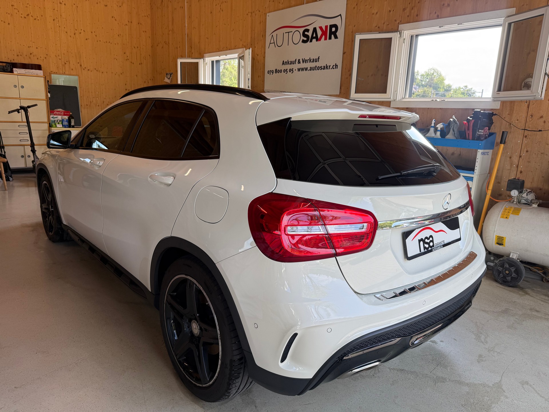 MERCEDES-BENZ GLA 250 AMG Line 4Matic 7G-DCT-image-5