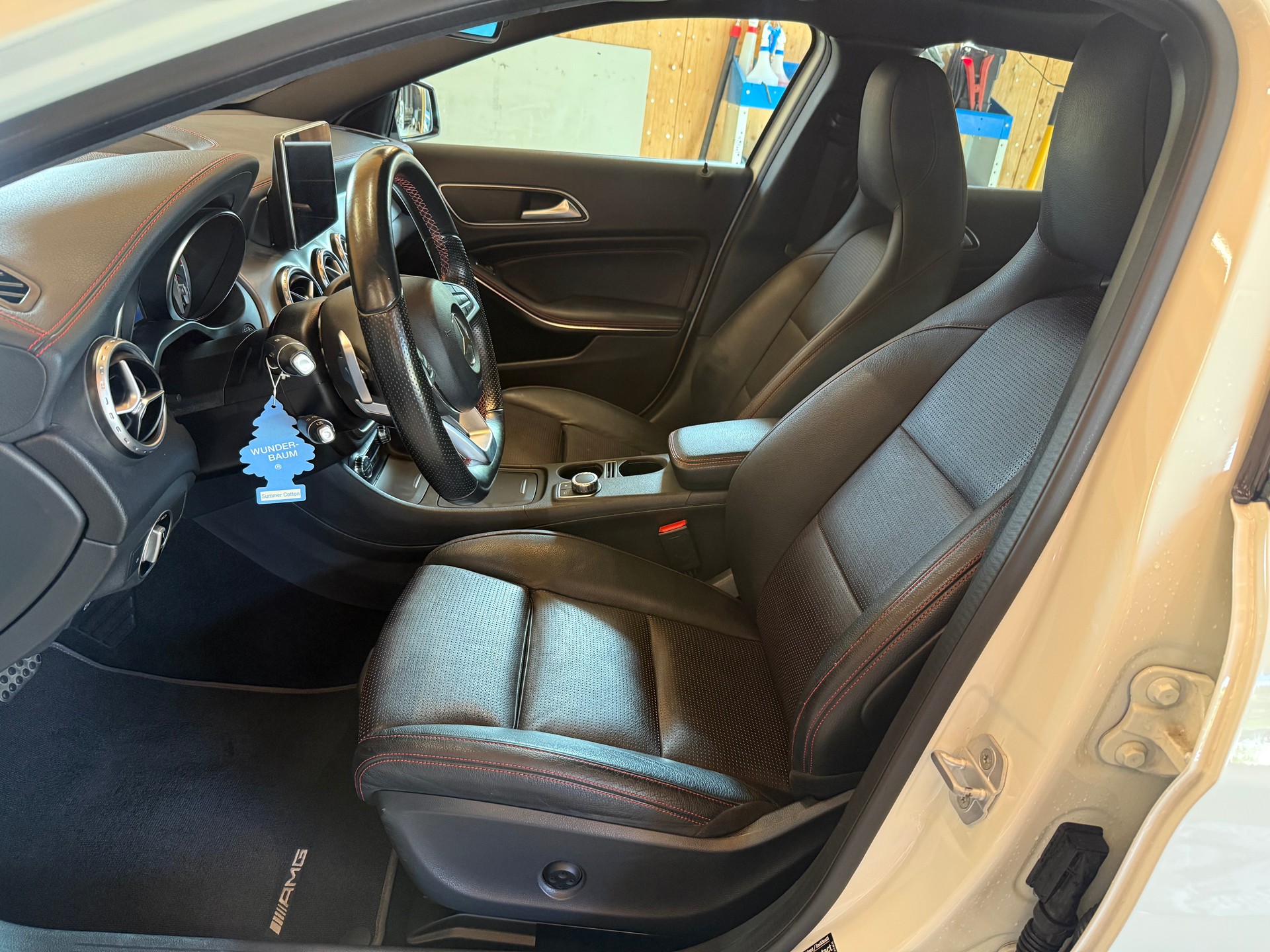 MERCEDES-BENZ GLA 250 AMG Line 4Matic 7G-DCT-image-6